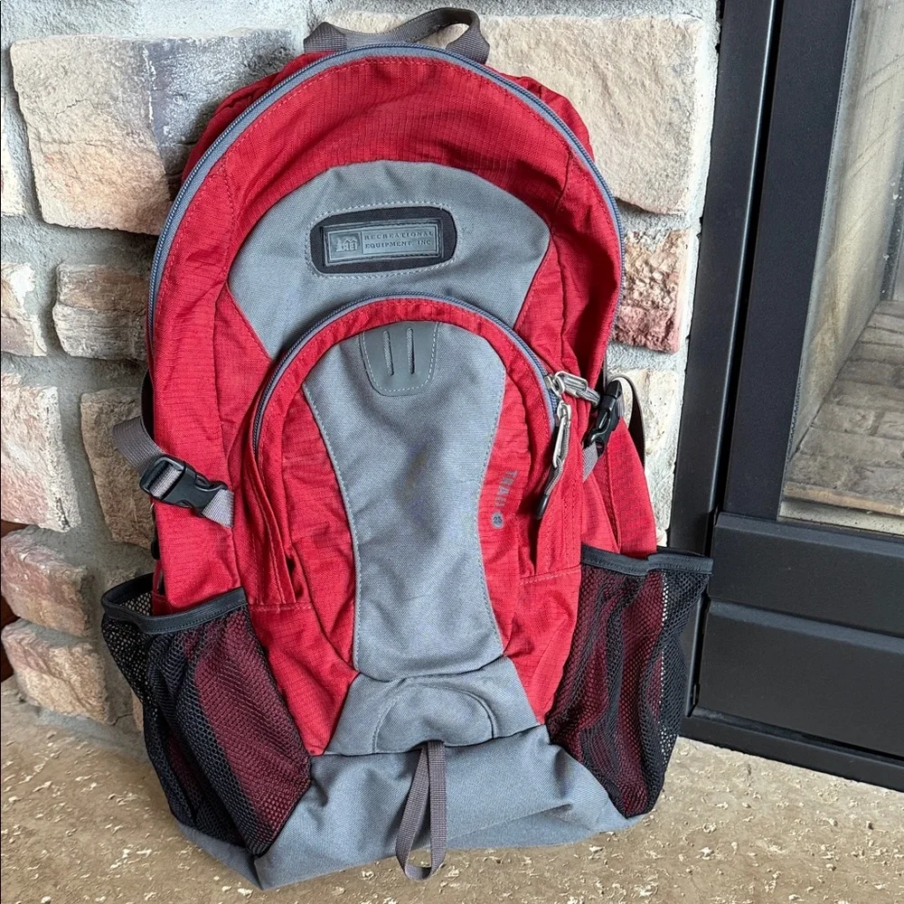 REI Trail 25 Adventure Red and Gray Hiking Backpack - Picture 1 of 11